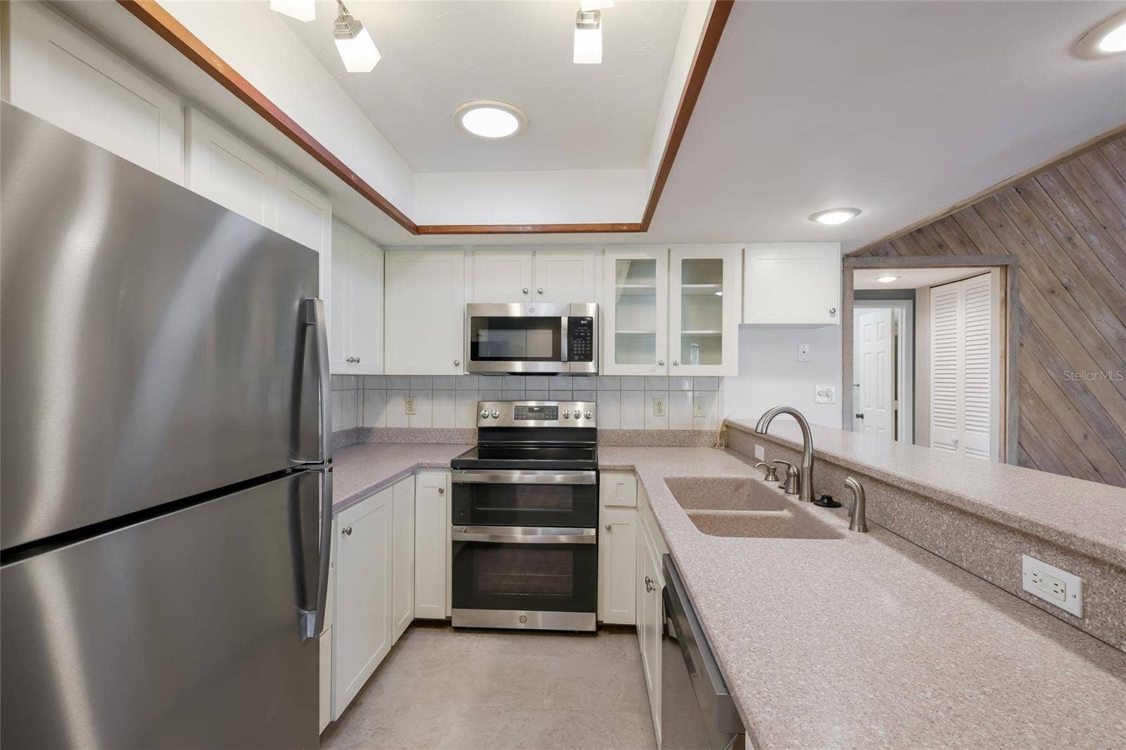 204 46TH STREET NW, Bradenton, FL 34209 Stainless Steel Appliances
