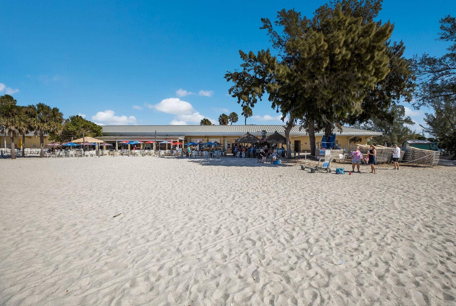 204 46TH STREET NW, Bradenton, FL 34209 Only 5 miles to the sun-drenched beaches of Anna Maria Island
