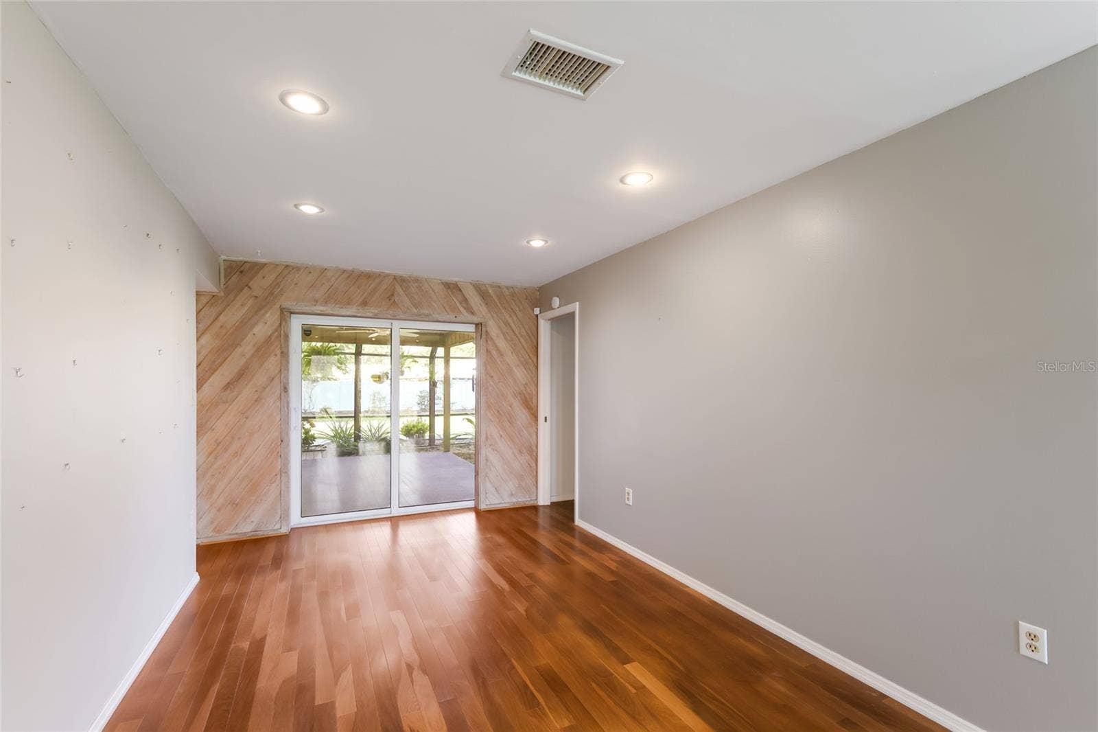 204 46TH STREET NW, Bradenton, FL 34209 Dining room w/ impact sliding door to lanai