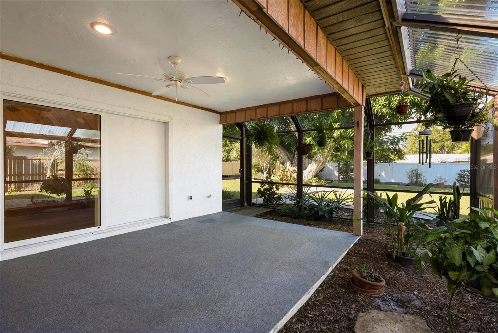 204 46TH STREET NW, Bradenton, FL 34209 Great gathering spot
