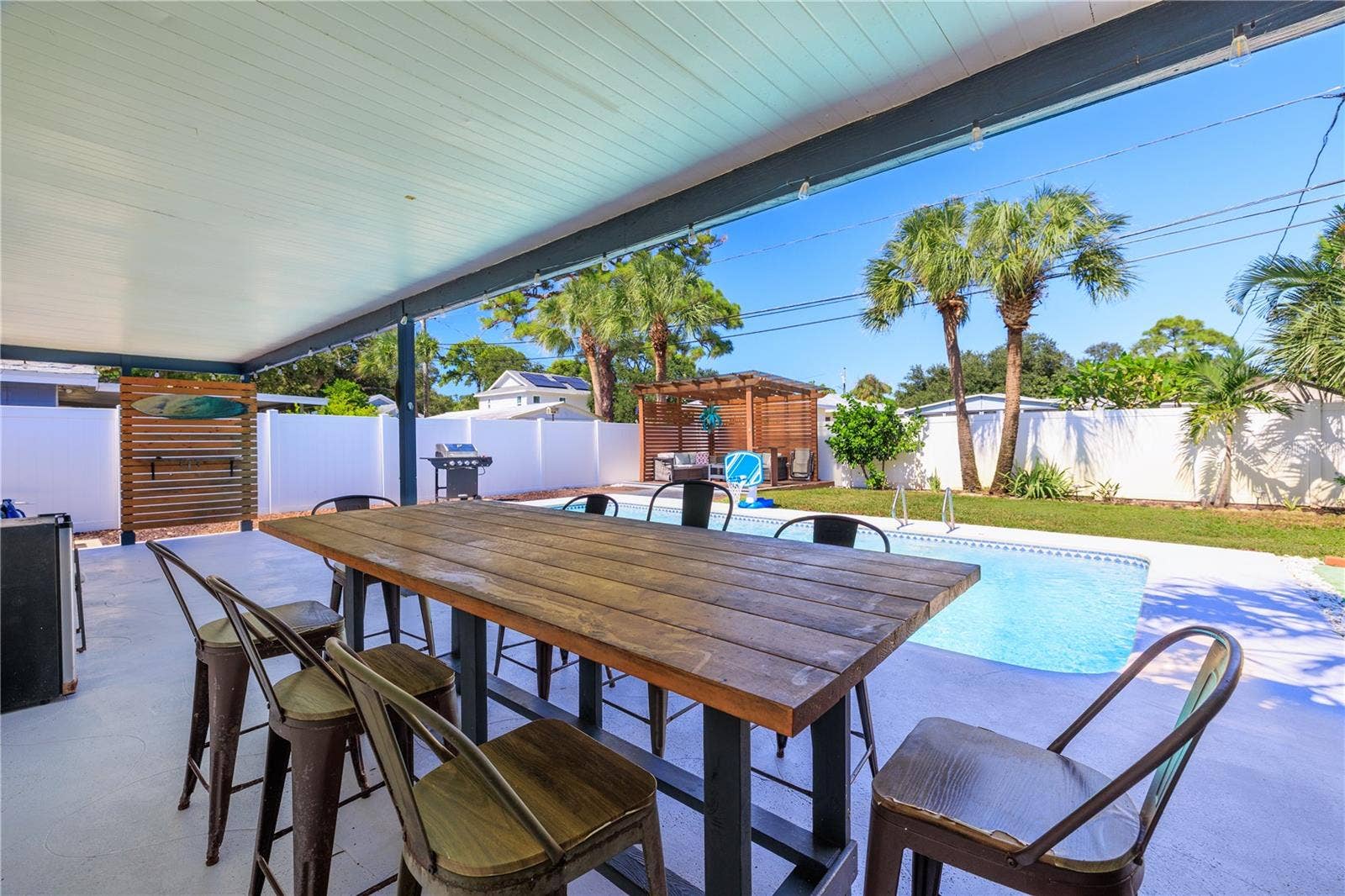 8085 24TH AVENUE N, St Petersburg, FL 33710