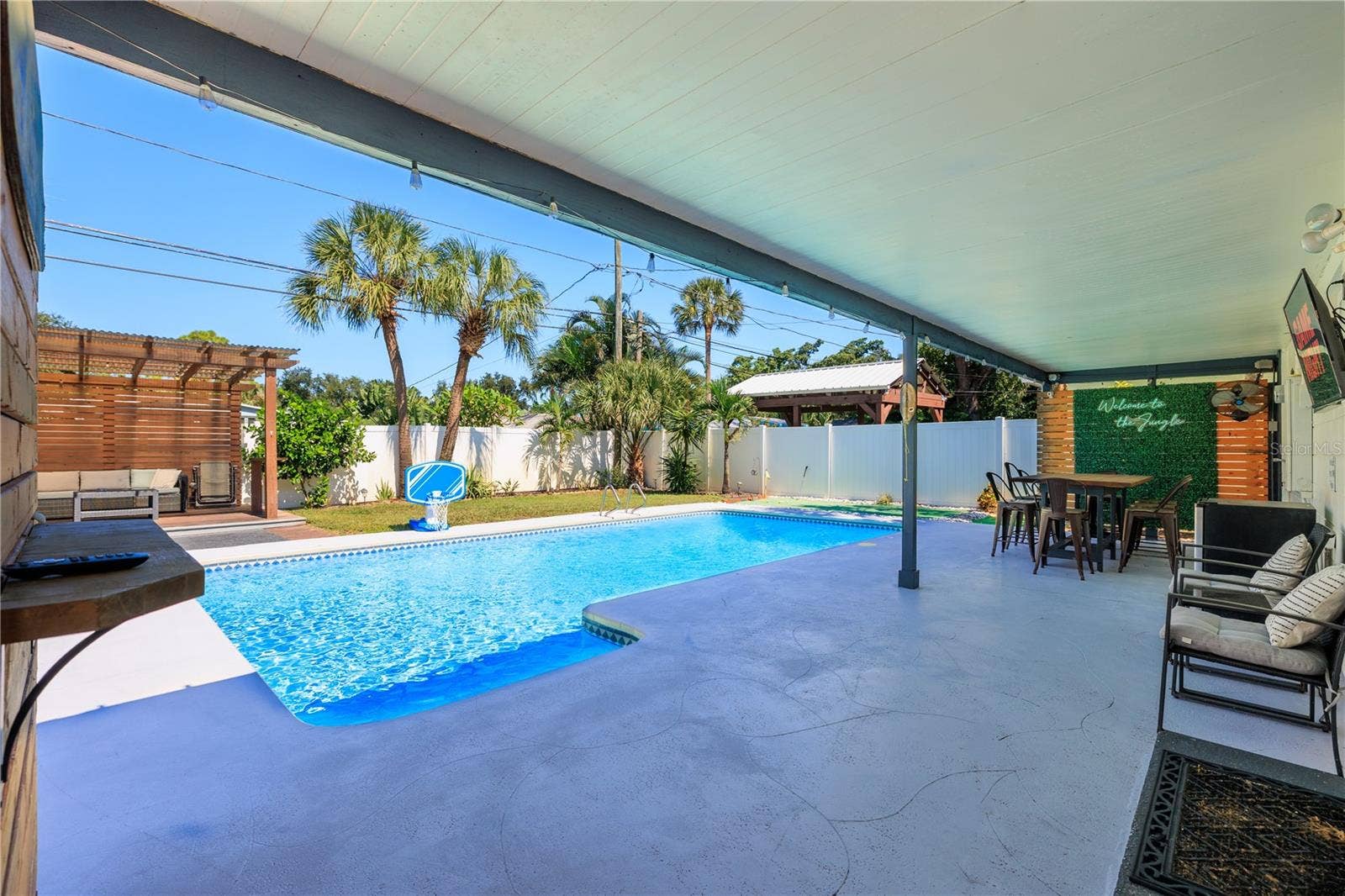 8085 24TH AVENUE N, St Petersburg, FL 33710