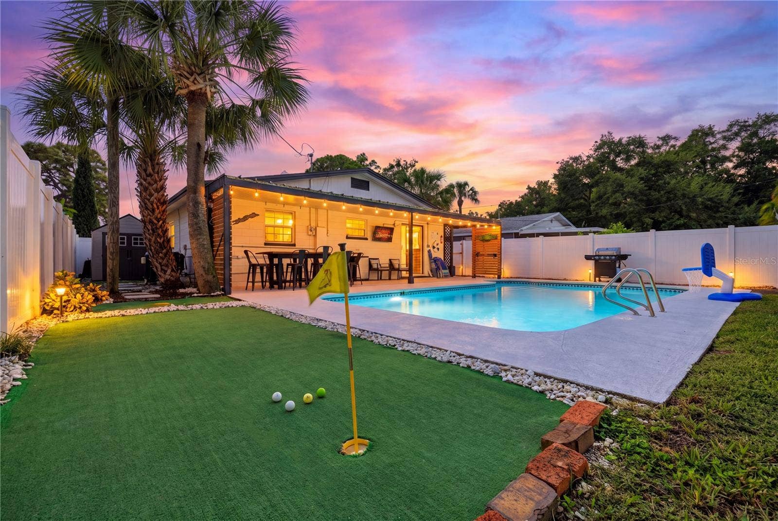 8085 24TH AVENUE N, St Petersburg, FL 33710