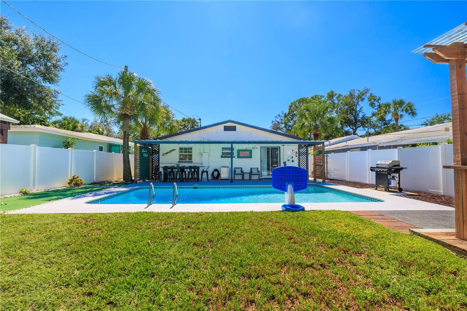 8085 24TH AVENUE N, St Petersburg, FL 33710