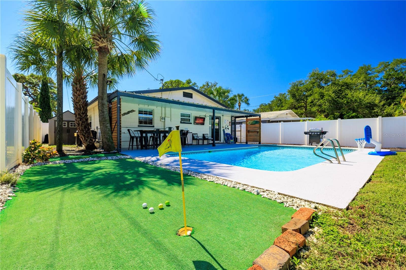 8085 24TH AVENUE N, St Petersburg, FL 33710