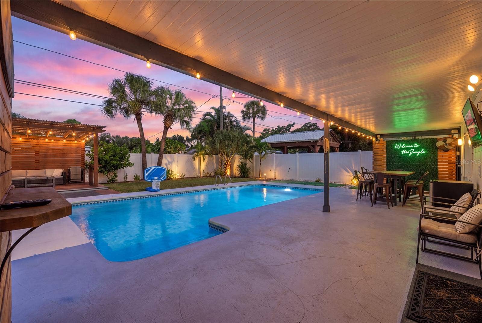 8085 24TH AVENUE N, St Petersburg, FL 33710