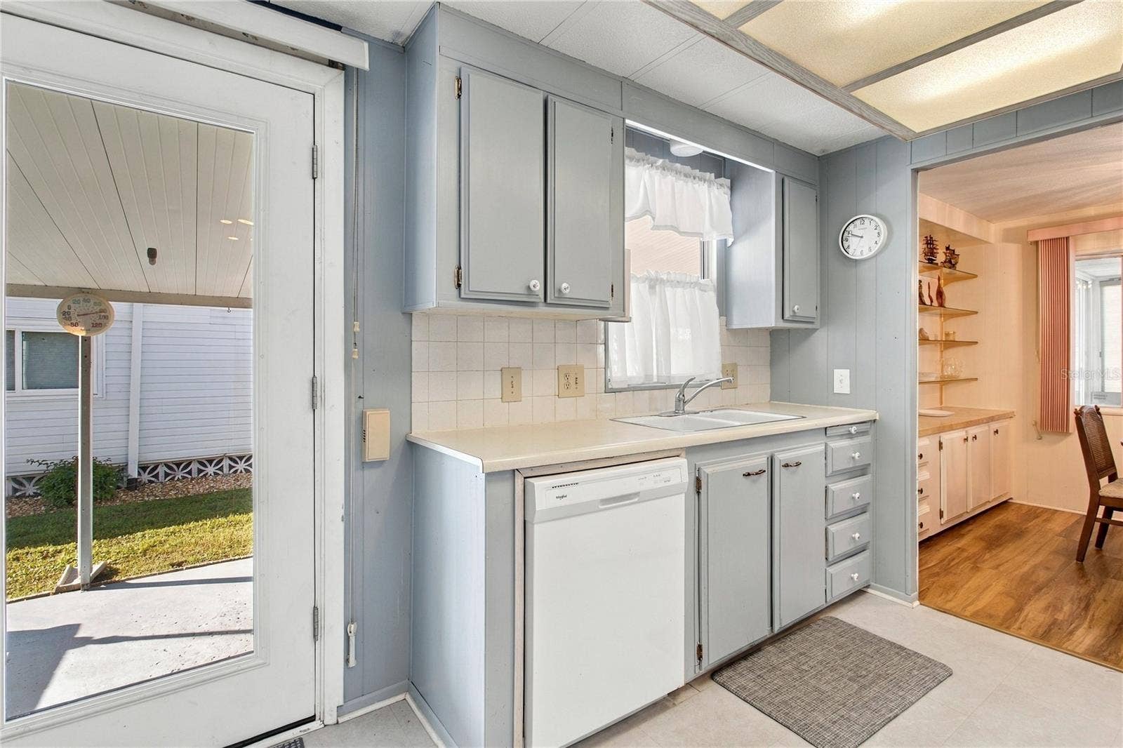 808 53RD AVENUE E, #19, Bradenton, FL 34203 Kitchen has a Dishwasher