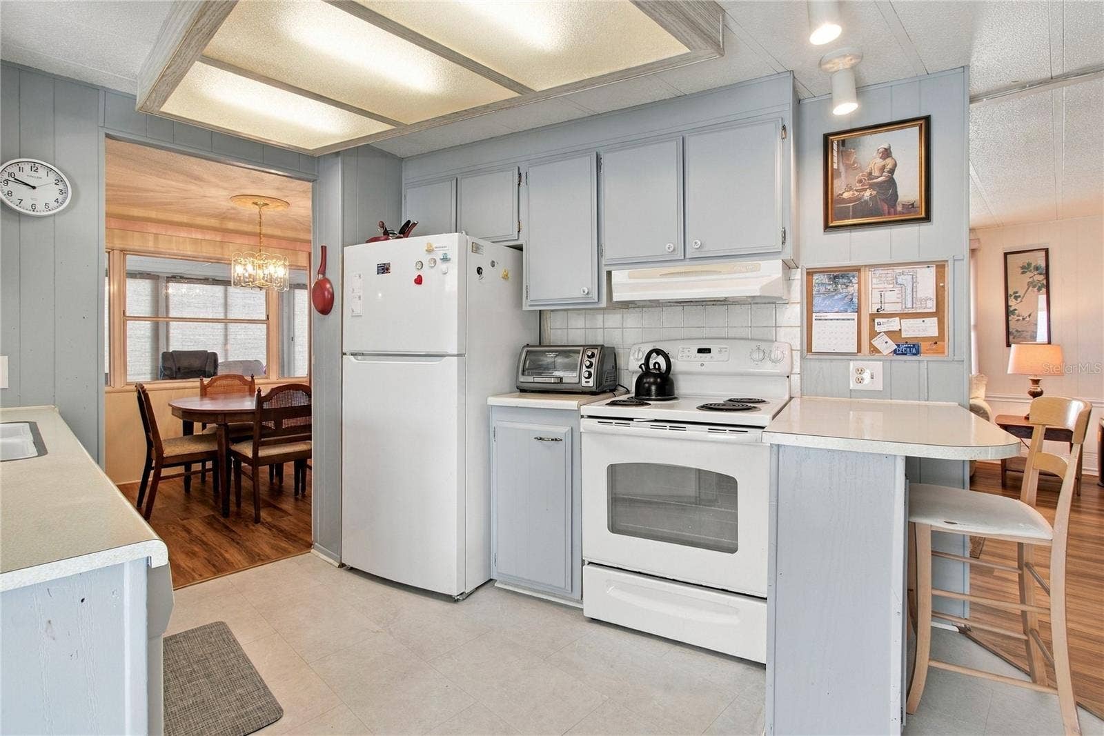 808 53RD AVENUE E, #19, Bradenton, FL 34203 Kitchen with Breakfast Bar