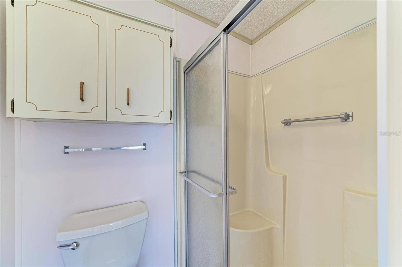 42 MEADOWLARK CIRCLE, Ellenton, FL 34222 Primary bath. Lots of opportunity to make it the way you'd like