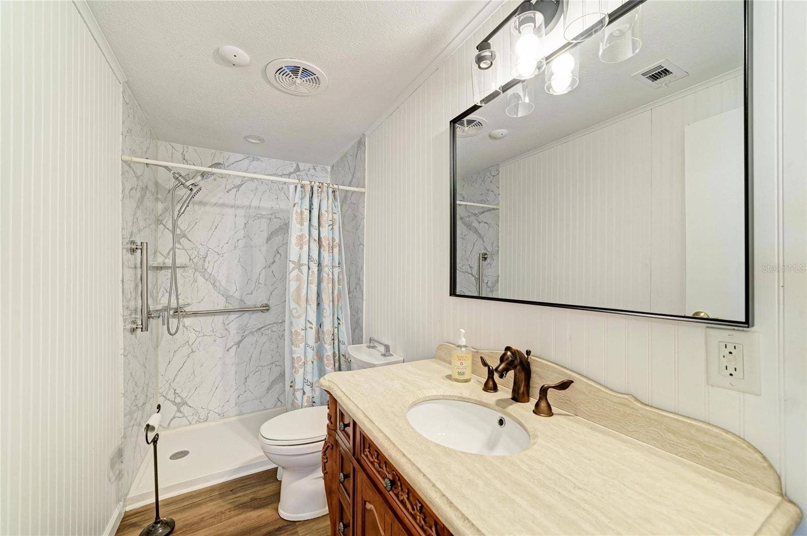 42 MEADOWLARK CIRCLE, Ellenton, FL 34222 Bath 2/Hall bath has recently been updated with step-in shower with grab bars, a nice vanity and ligh fixture