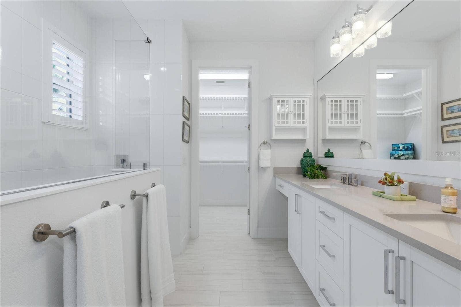 1104 WATERLINE COURT, Sarasota, FL 34240 1104 WATERLINE COURT, Sarasota, FL 34240
