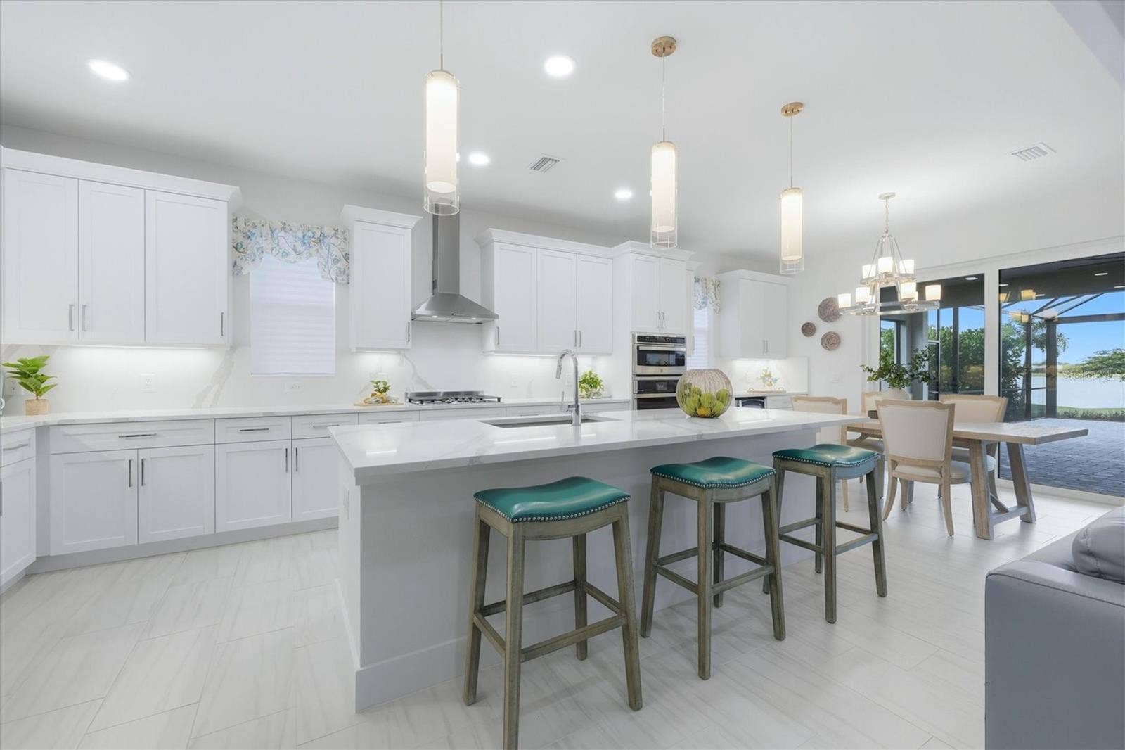 1104 WATERLINE COURT, Sarasota, FL 34240 1104 WATERLINE COURT, Sarasota, FL 34240