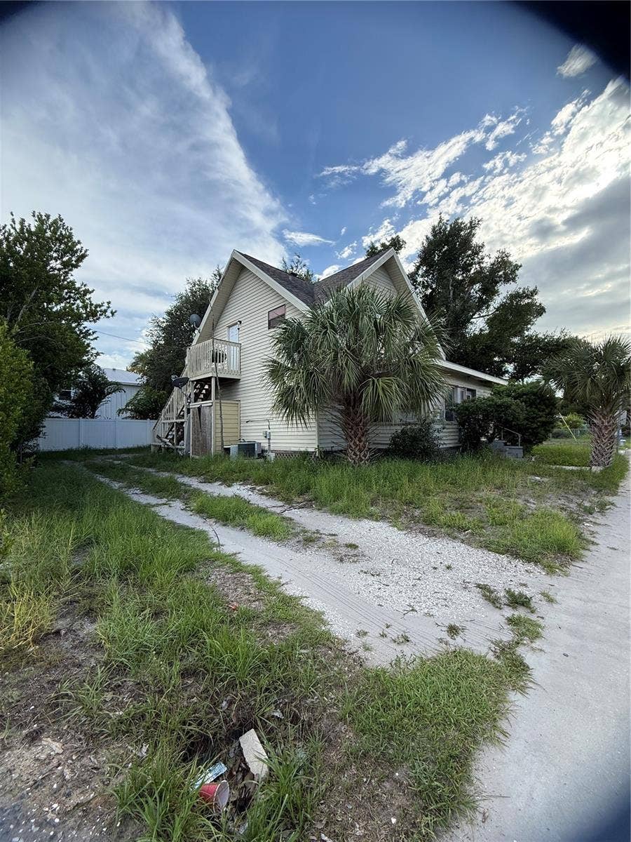 1625 9TH AVENUE W, Bradenton, FL 34205 1625 9TH AVENUE W, Bradenton, FL 34205