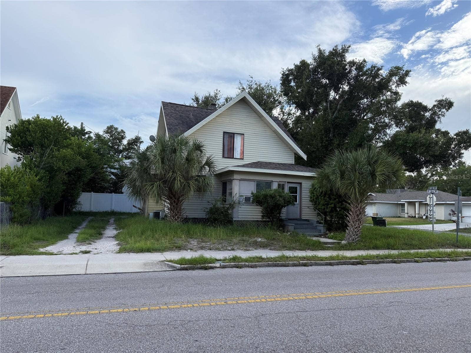 1625 9TH AVENUE W, Bradenton, FL 34205 1625 9TH AVENUE W, Bradenton, FL 34205