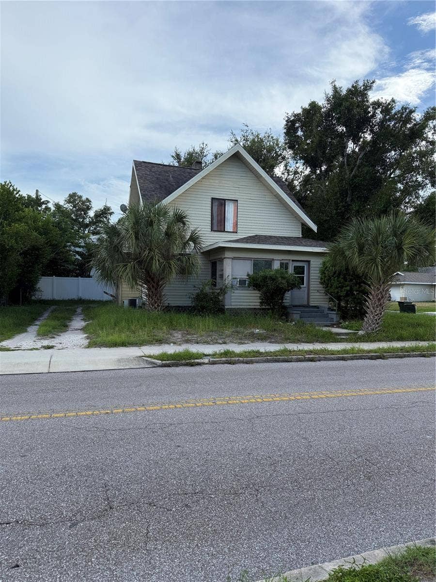 1625 9TH AVENUE W, Bradenton, FL 34205 1625 9TH AVENUE W, Bradenton, FL 34205