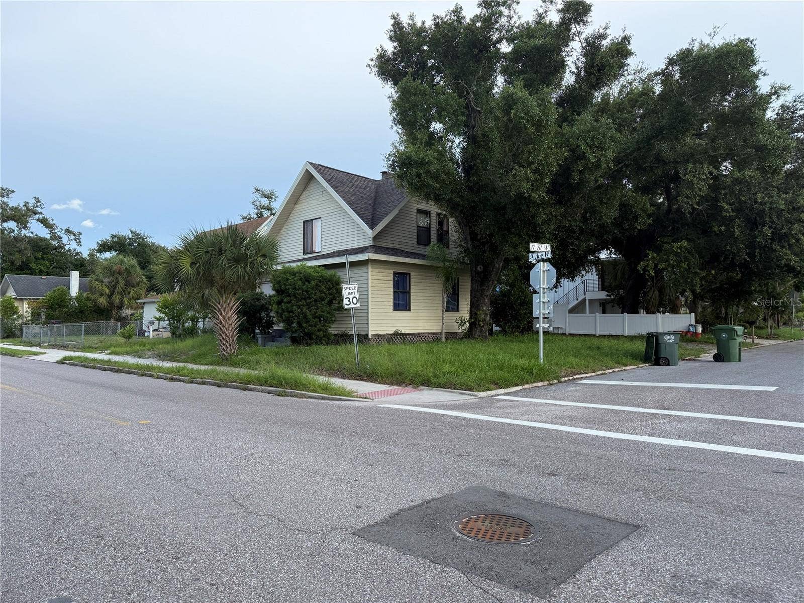 1625 9TH AVENUE W, Bradenton, FL 34205 1625 9TH AVENUE W, Bradenton, FL 34205