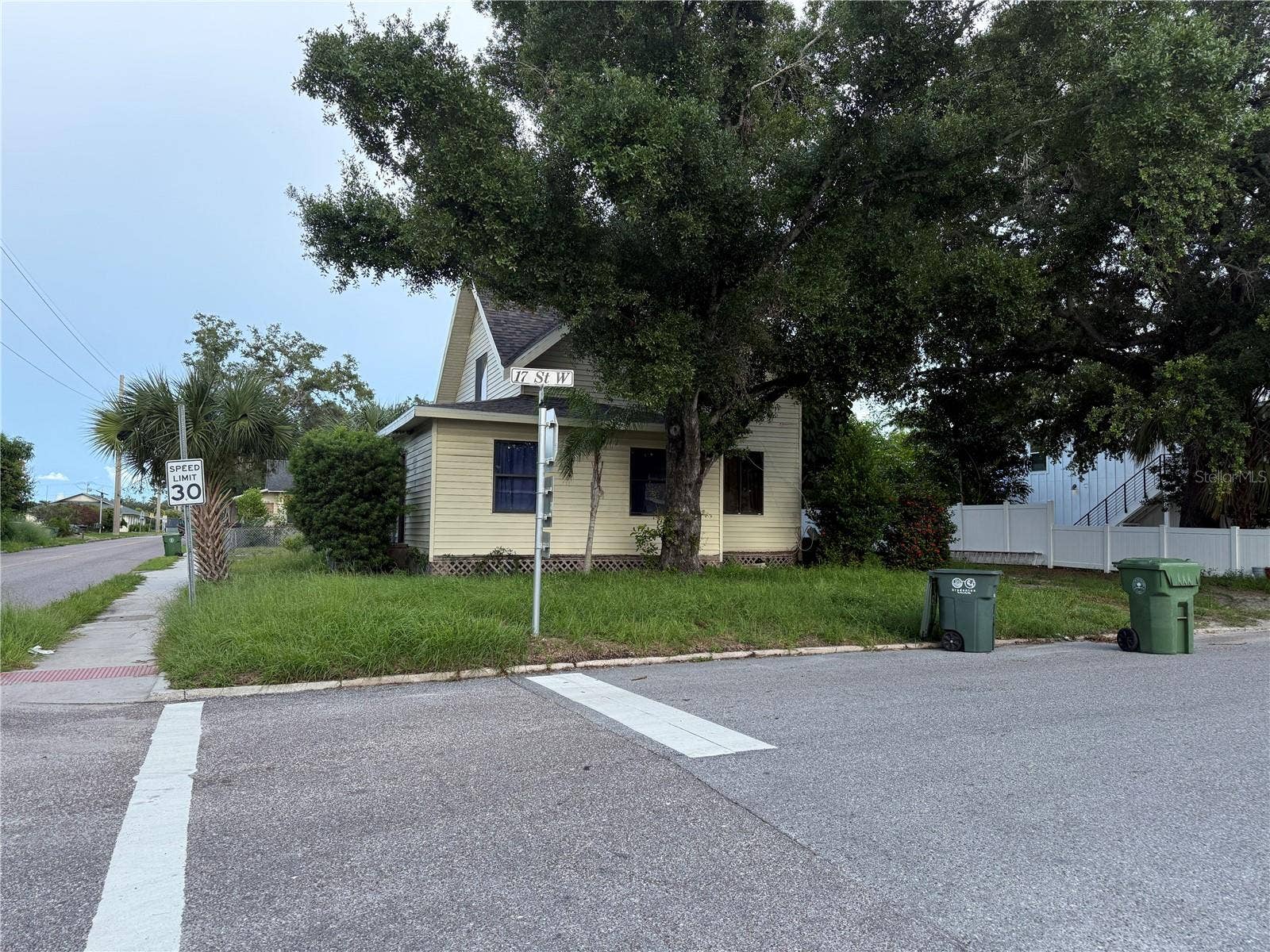 1625 9TH AVENUE W, Bradenton, FL 34205 1625 9TH AVENUE W, Bradenton, FL 34205