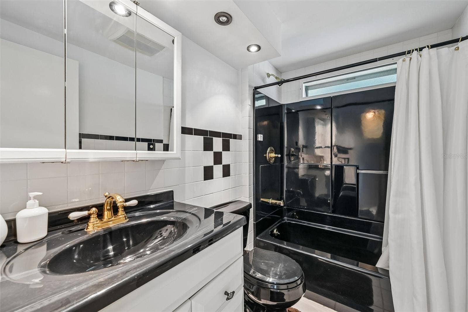 8455 ALBATROSS LANE, Englewood, FL 34224 Guest Bathroom with tub/shower combo
