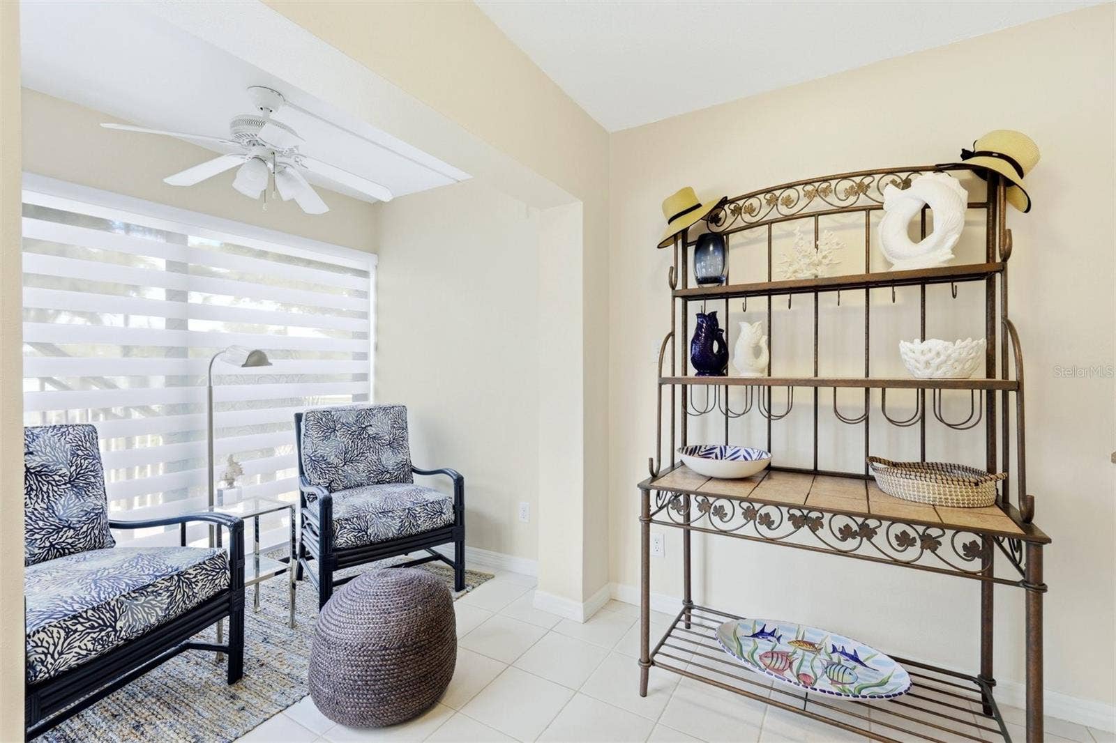 5655 GULF OF MEXICO DRIVE, #A107, Longboat Key, FL 34228 Sitting area near ktichen