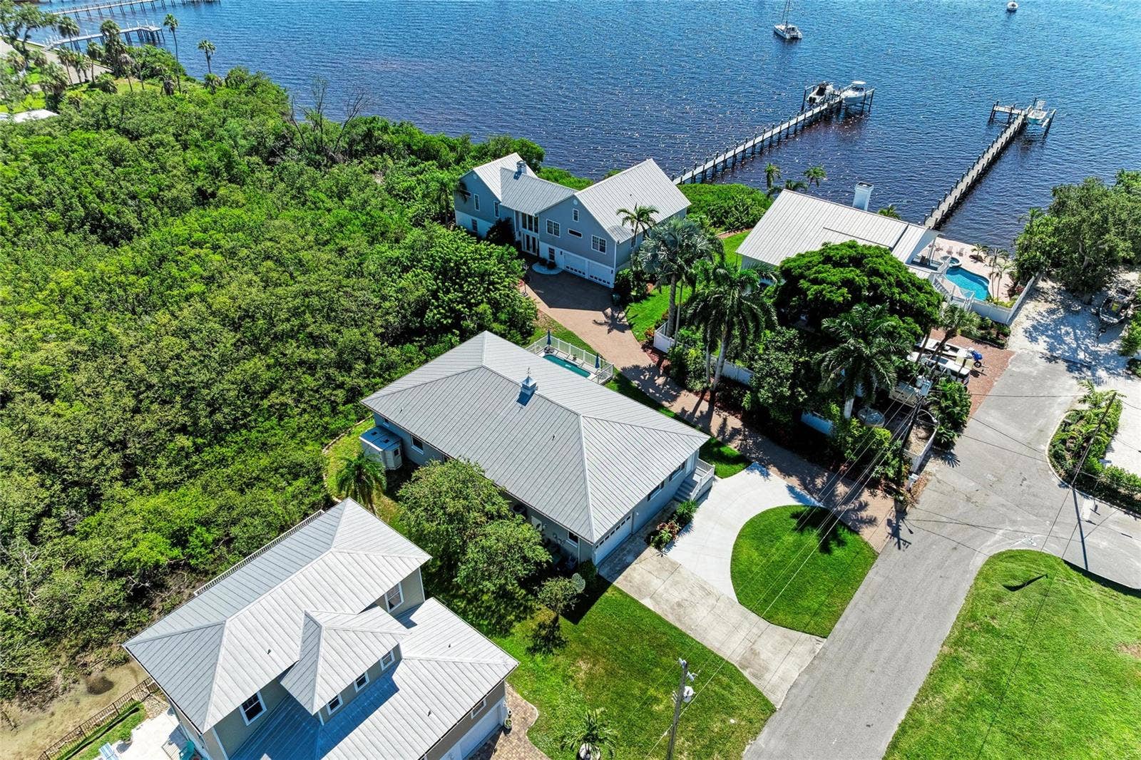 310 13TH AVENUE W, Palmetto, FL 34221 310 13TH AVENUE W, Palmetto, FL 34221