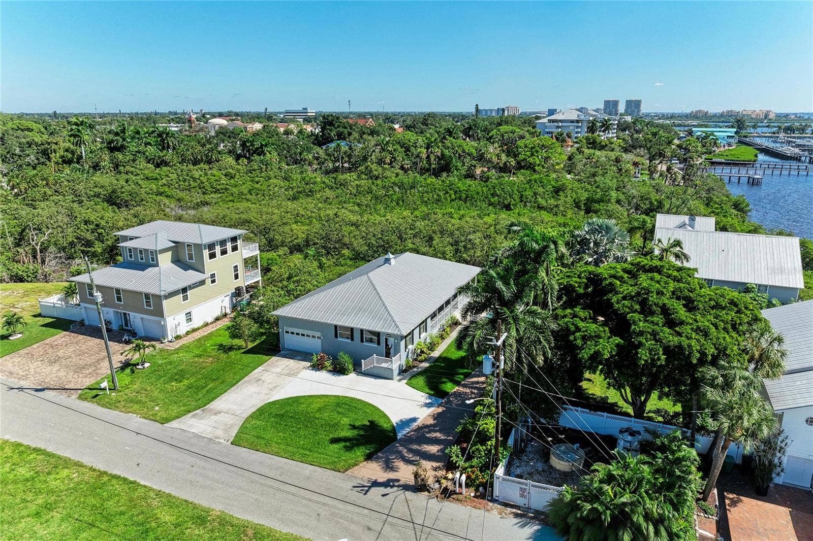 310 13TH AVENUE W, Palmetto, FL 34221 310 13TH AVENUE W, Palmetto, FL 34221