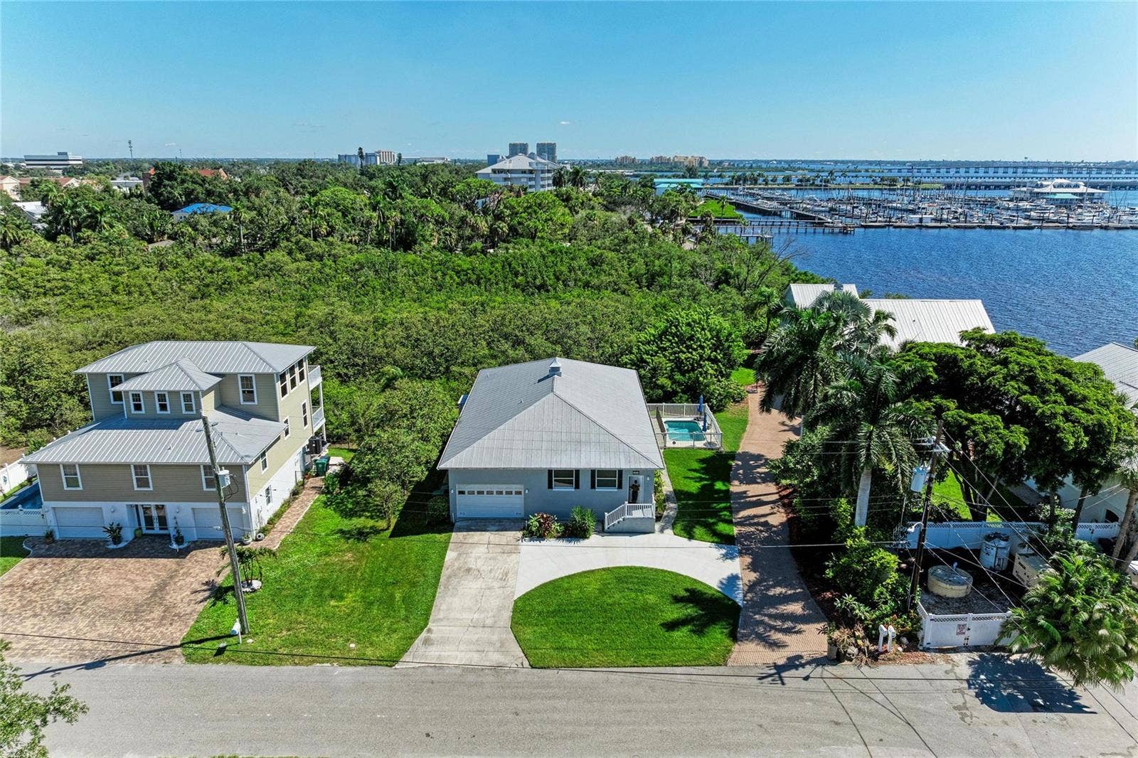 310 13TH AVENUE W, Palmetto, FL 34221 310 13TH AVENUE W, Palmetto, FL 34221