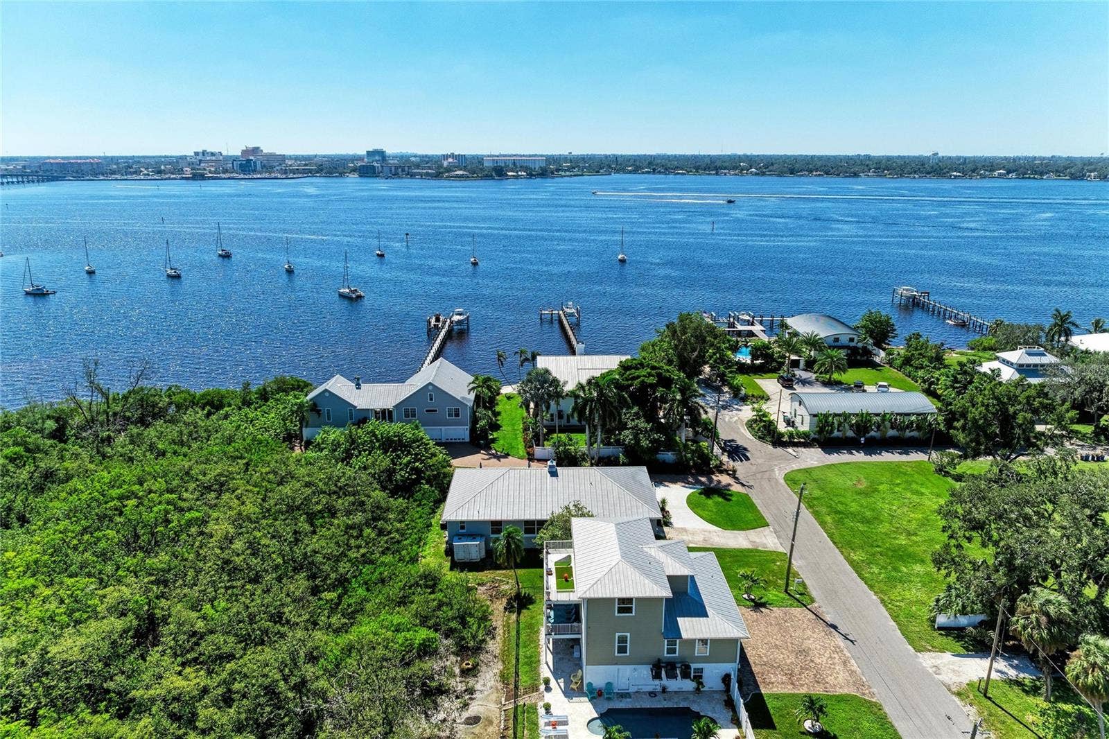 310 13TH AVENUE W, Palmetto, FL 34221 310 13TH AVENUE W, Palmetto, FL 34221