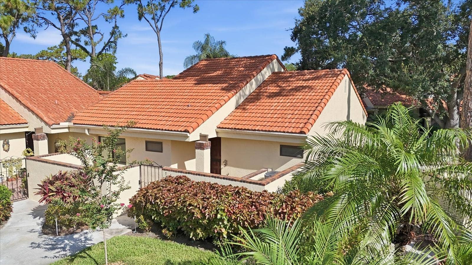 5387 HUNTINGWOOD COURT, #4, Sarasota, FL 34235 5387 HUNTINGWOOD COURT, #4, Sarasota, FL 34235
