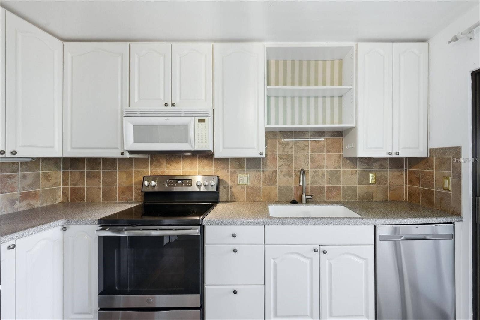 5387 HUNTINGWOOD COURT, #4, Sarasota, FL 34235 5387 HUNTINGWOOD COURT, #4, Sarasota, FL 34235