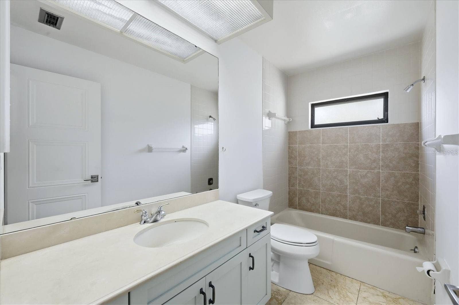 5387 HUNTINGWOOD COURT, #4, Sarasota, FL 34235 5387 HUNTINGWOOD COURT, #4, Sarasota, FL 34235