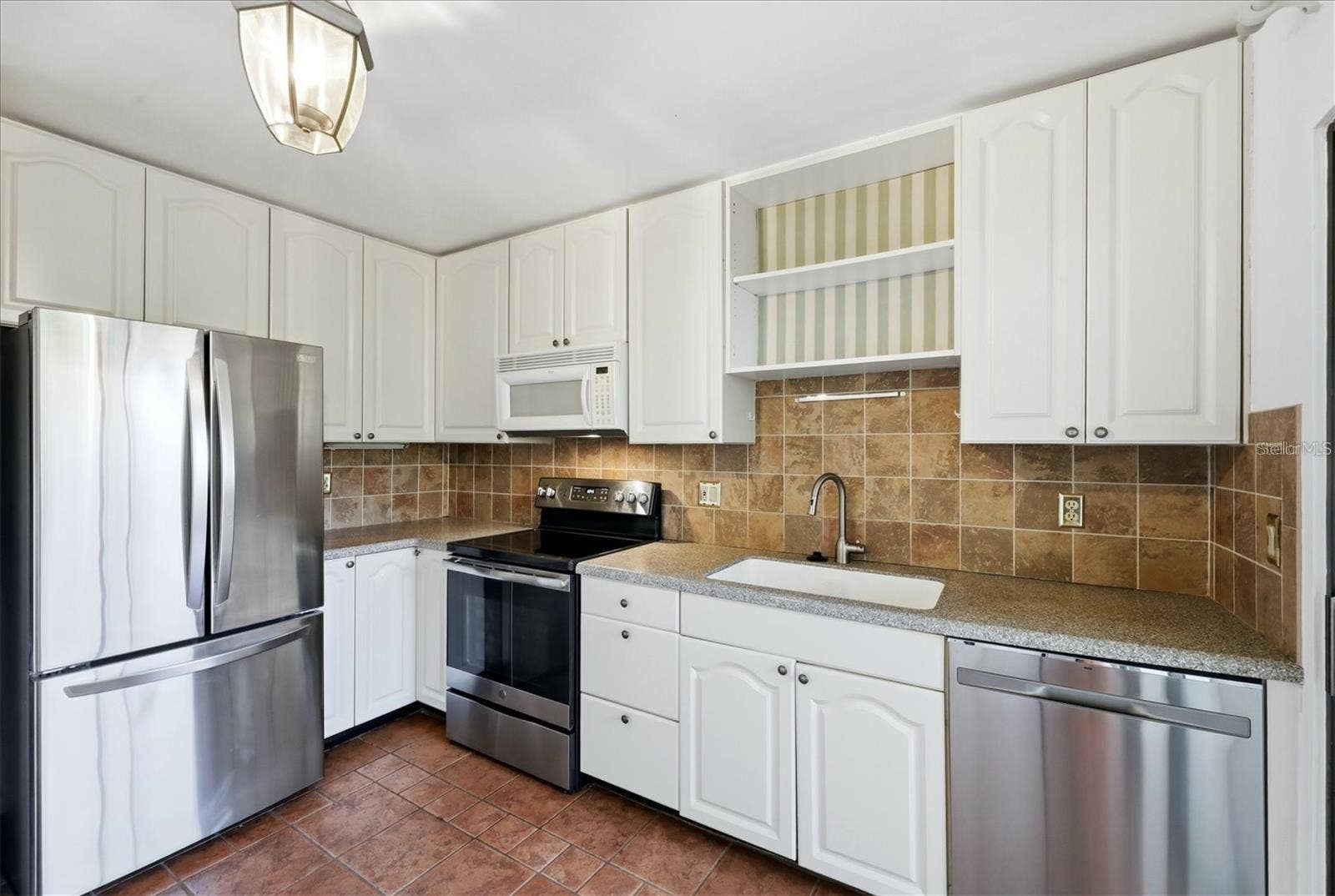 5387 HUNTINGWOOD COURT, #4, Sarasota, FL 34235 5387 HUNTINGWOOD COURT, #4, Sarasota, FL 34235