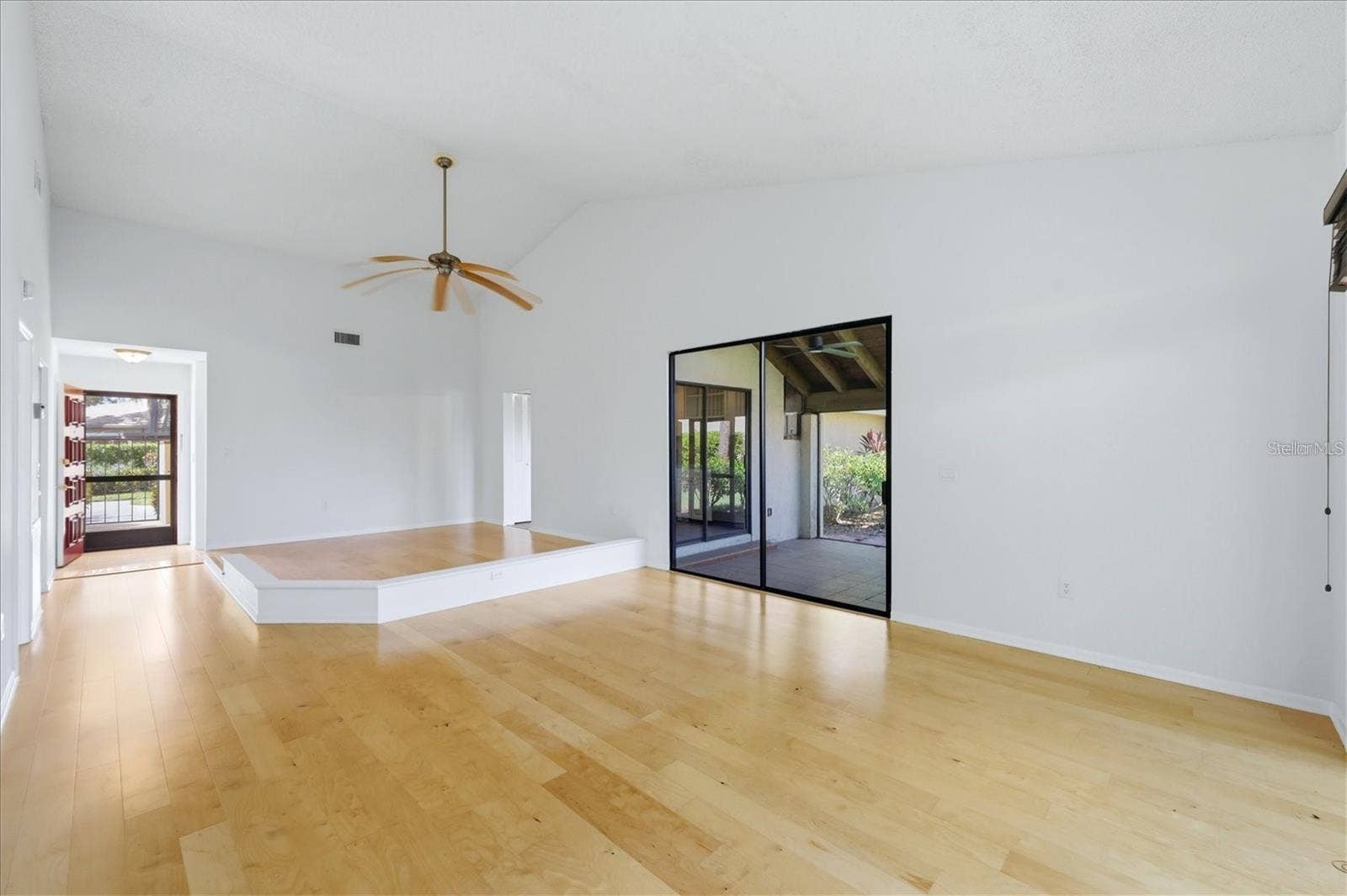 5387 HUNTINGWOOD COURT, #4, Sarasota, FL 34235 5387 HUNTINGWOOD COURT, #4, Sarasota, FL 34235