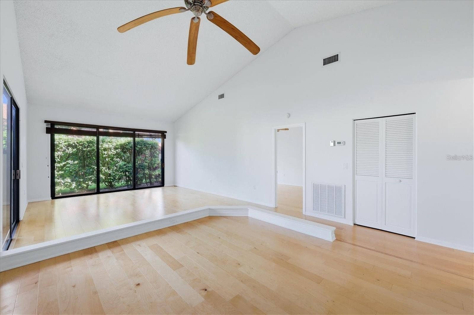 5387 HUNTINGWOOD COURT, #4, Sarasota, FL 34235 5387 HUNTINGWOOD COURT, #4, Sarasota, FL 34235