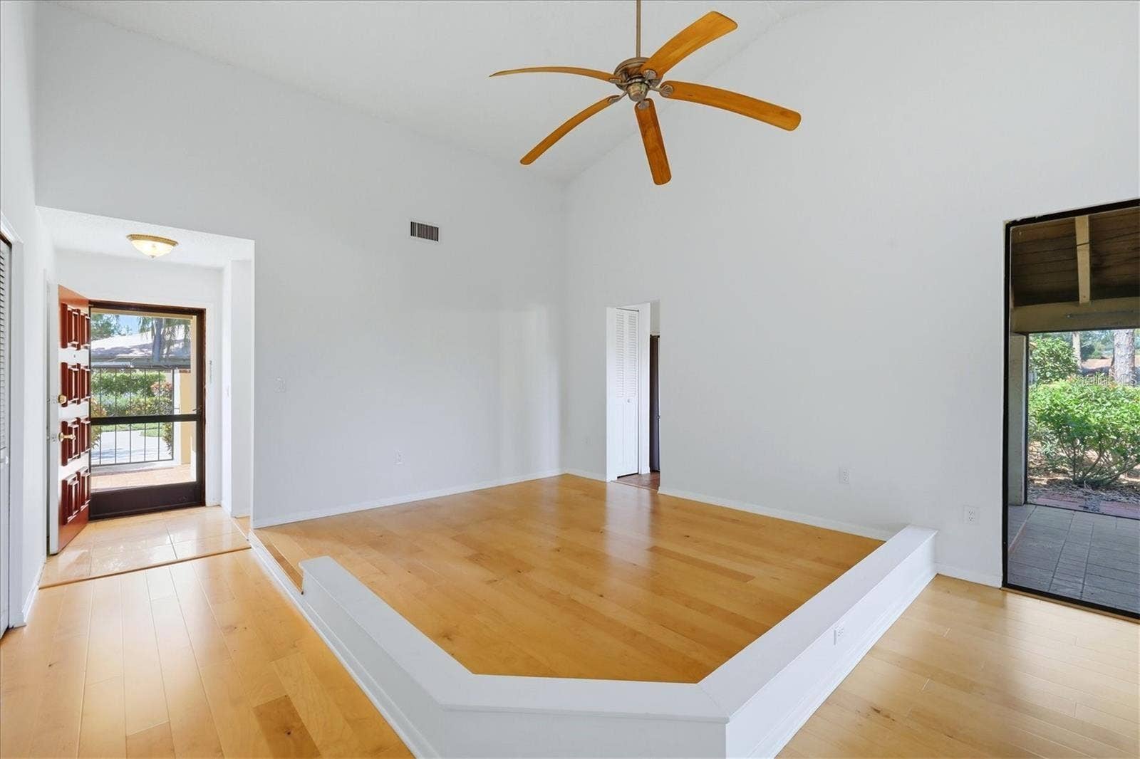 5387 HUNTINGWOOD COURT, #4, Sarasota, FL 34235 5387 HUNTINGWOOD COURT, #4, Sarasota, FL 34235