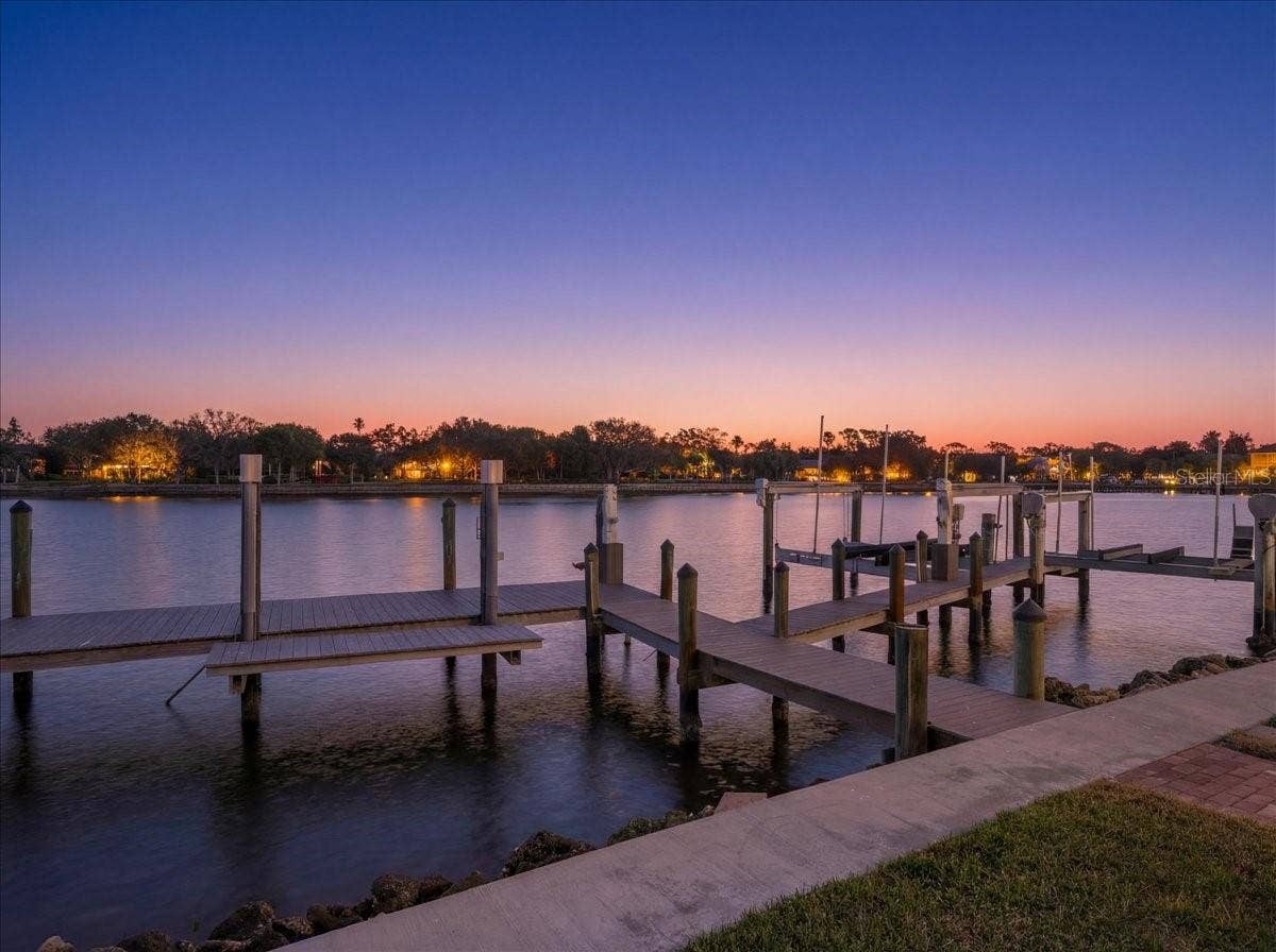 315 S SHORE DRIVE, Sarasota, FL 34234 315 S SHORE DRIVE, Sarasota, FL 34234