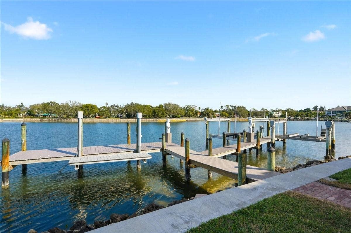 315 S SHORE DRIVE, Sarasota, FL 34234 315 S SHORE DRIVE, Sarasota, FL 34234