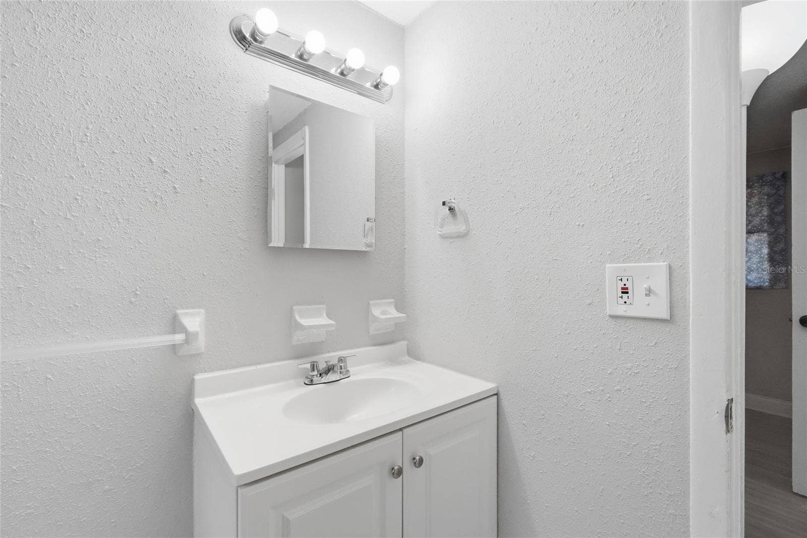 6116 10TH STREET E, Bradenton, FL 34203 6116 10TH STREET E, Bradenton, FL 34203