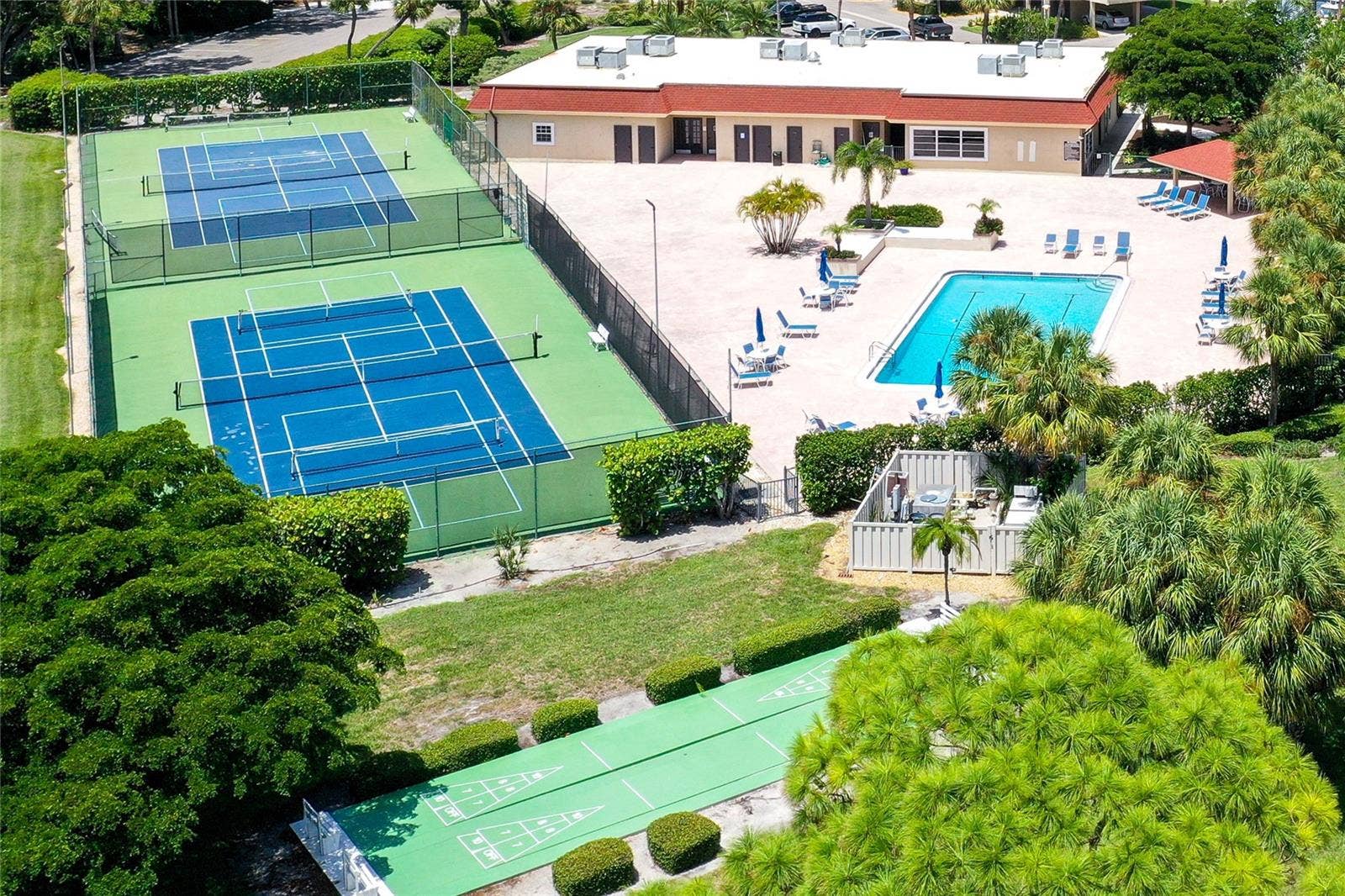 4800 GULF OF MEXICO DRIVE, #205, Longboat Key, FL 34228 Resort Style Amenities!