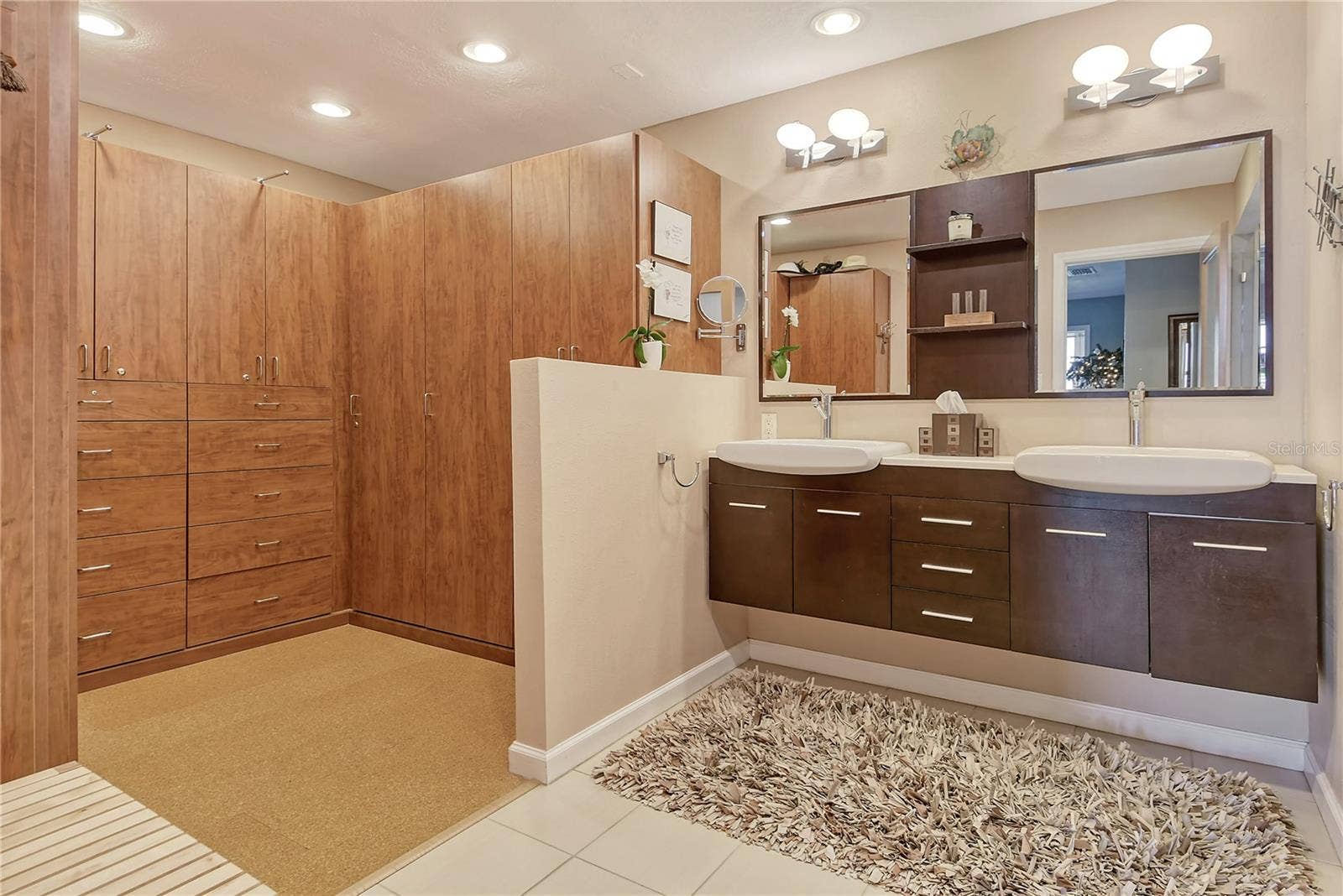 4800 GULF OF MEXICO DRIVE, #205, Longboat Key, FL 34228 "En Suite" Bathroom!