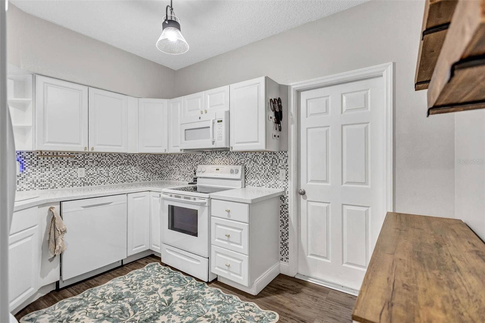 5520 FAIR OAKS STREET, #19A, Bradenton, FL 34203 5520 FAIR OAKS STREET, #19A, Bradenton, FL 34203