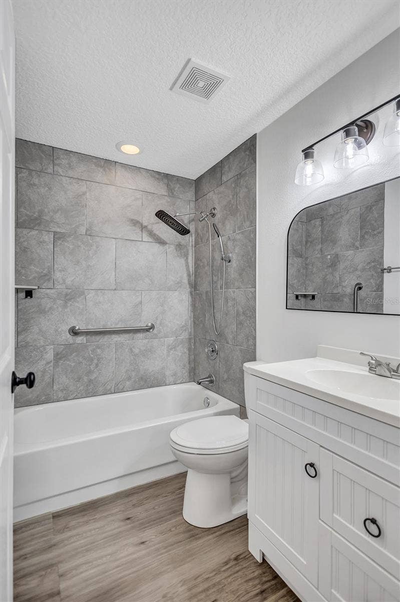 5520 FAIR OAKS STREET, #19A, Bradenton, FL 34203 5520 FAIR OAKS STREET, #19A, Bradenton, FL 34203