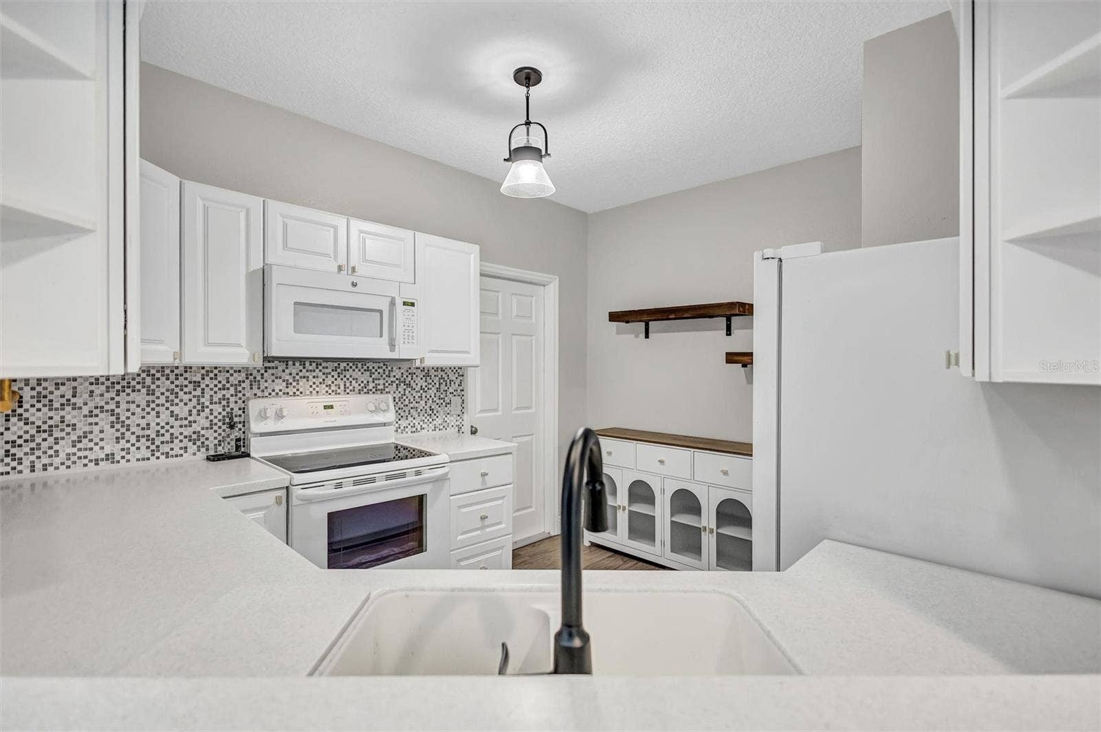 5520 FAIR OAKS STREET, #19A, Bradenton, FL 34203 5520 FAIR OAKS STREET, #19A, Bradenton, FL 34203