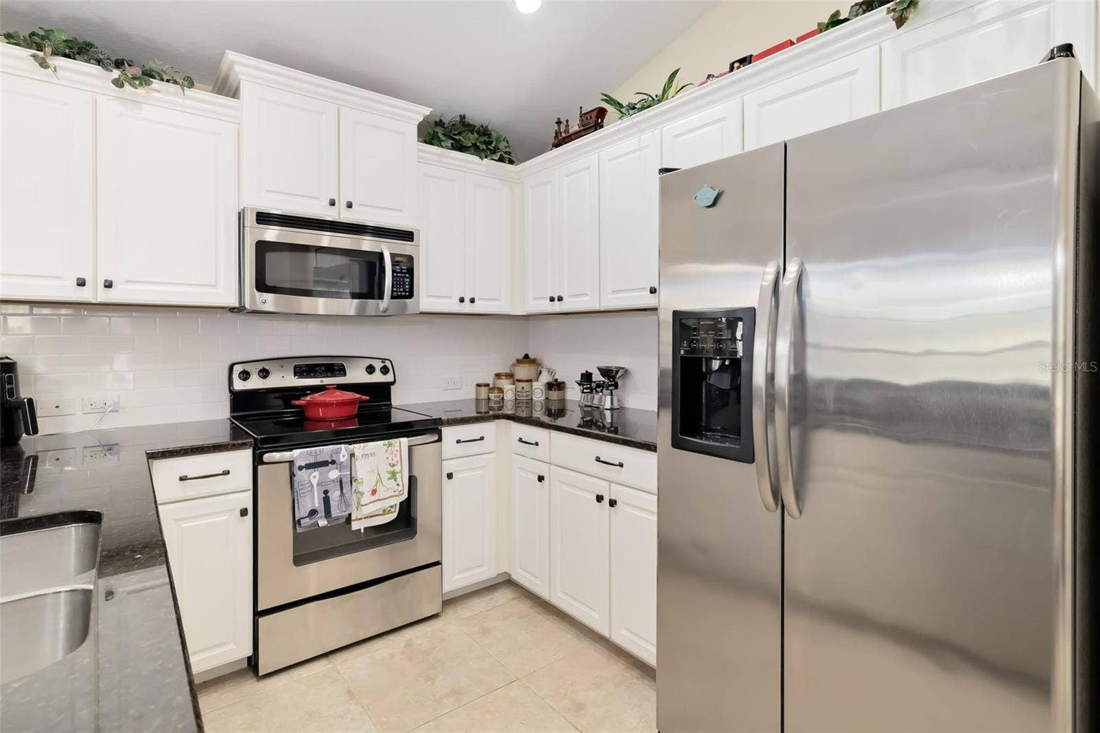 6417 PINE BREEZE RUN, Sarasota, FL 34243 6417 PINE BREEZE RUN, Sarasota, FL 34243