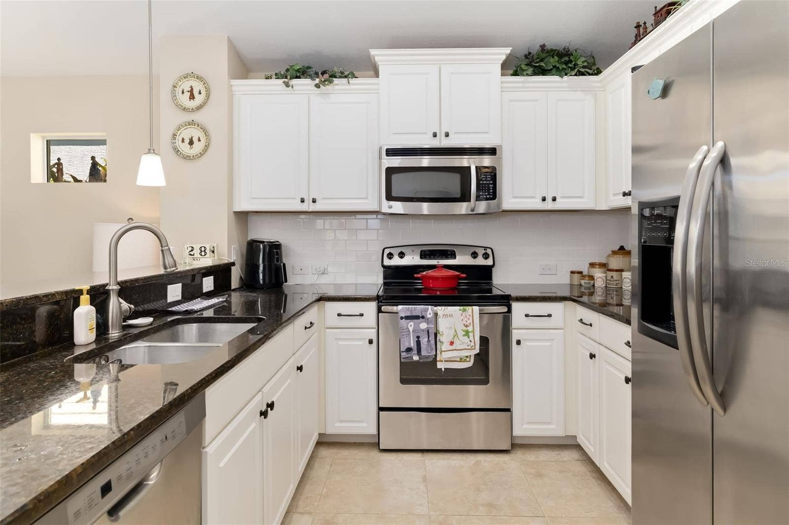 6417 PINE BREEZE RUN, Sarasota, FL 34243 6417 PINE BREEZE RUN, Sarasota, FL 34243
