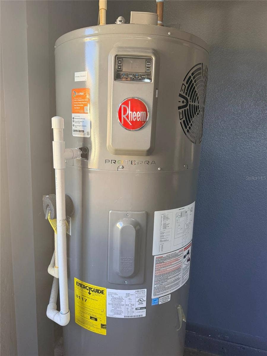3226 45TH WAY E, Bradenton, FL 34203 Rheem Water Tank