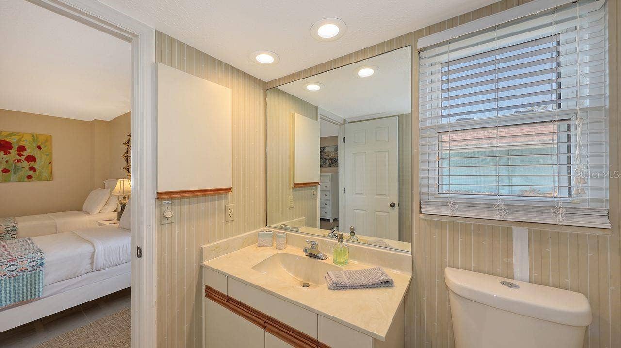 126 AVENIDA VENECCIA, Sarasota, FL 34242 126 AVENIDA VENECCIA, Sarasota, FL 34242