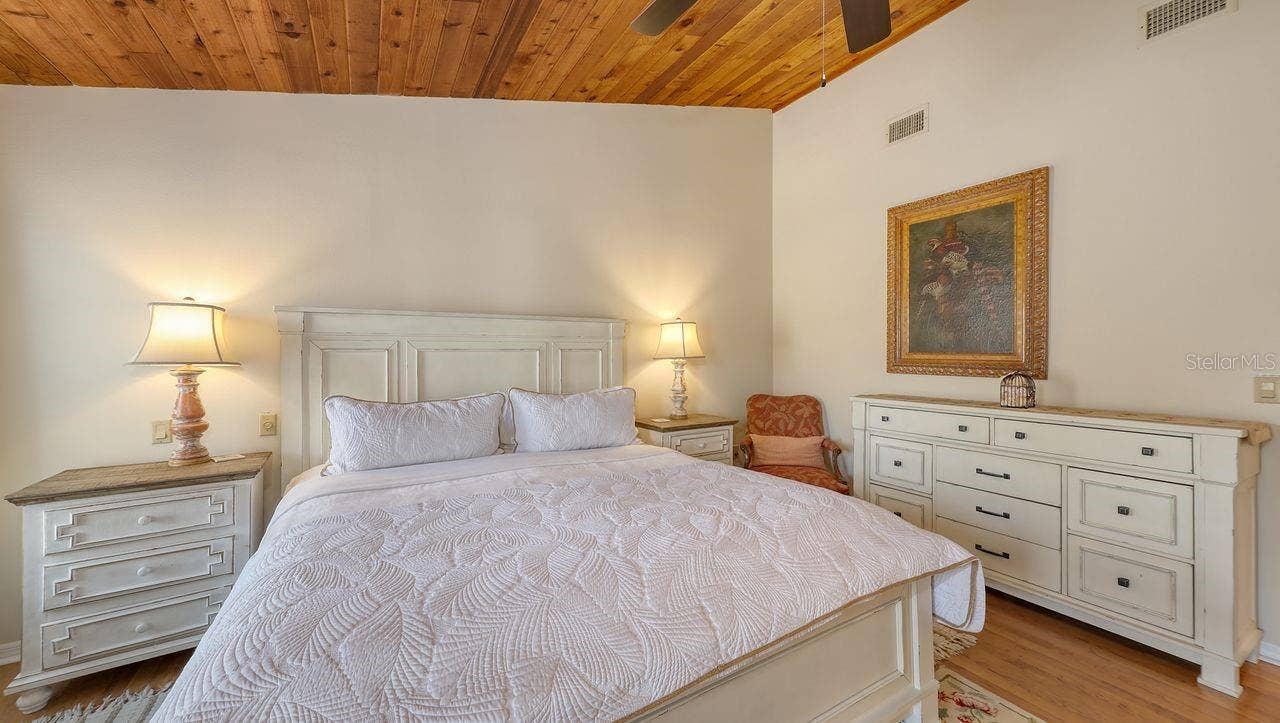 126 AVENIDA VENECCIA, Sarasota, FL 34242 126 AVENIDA VENECCIA, Sarasota, FL 34242