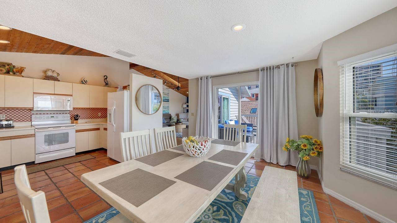 126 AVENIDA VENECCIA, Sarasota, FL 34242 126 AVENIDA VENECCIA, Sarasota, FL 34242