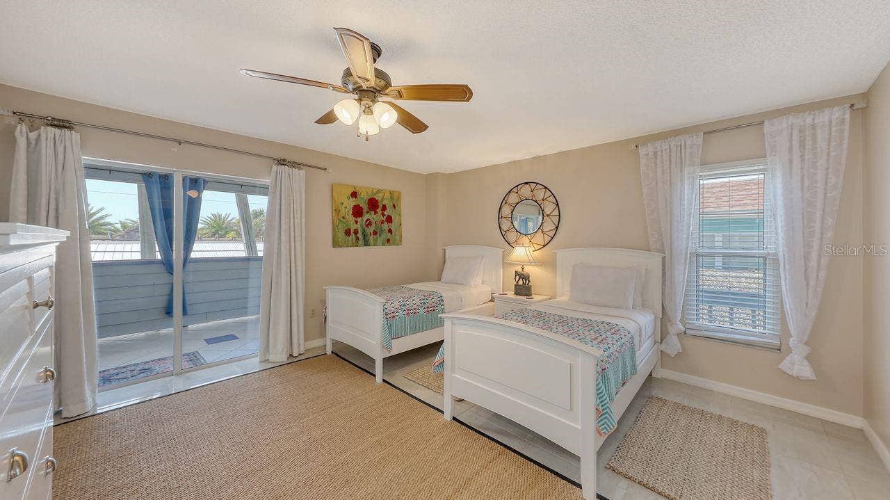 126 AVENIDA VENECCIA, Sarasota, FL 34242 126 AVENIDA VENECCIA, Sarasota, FL 34242