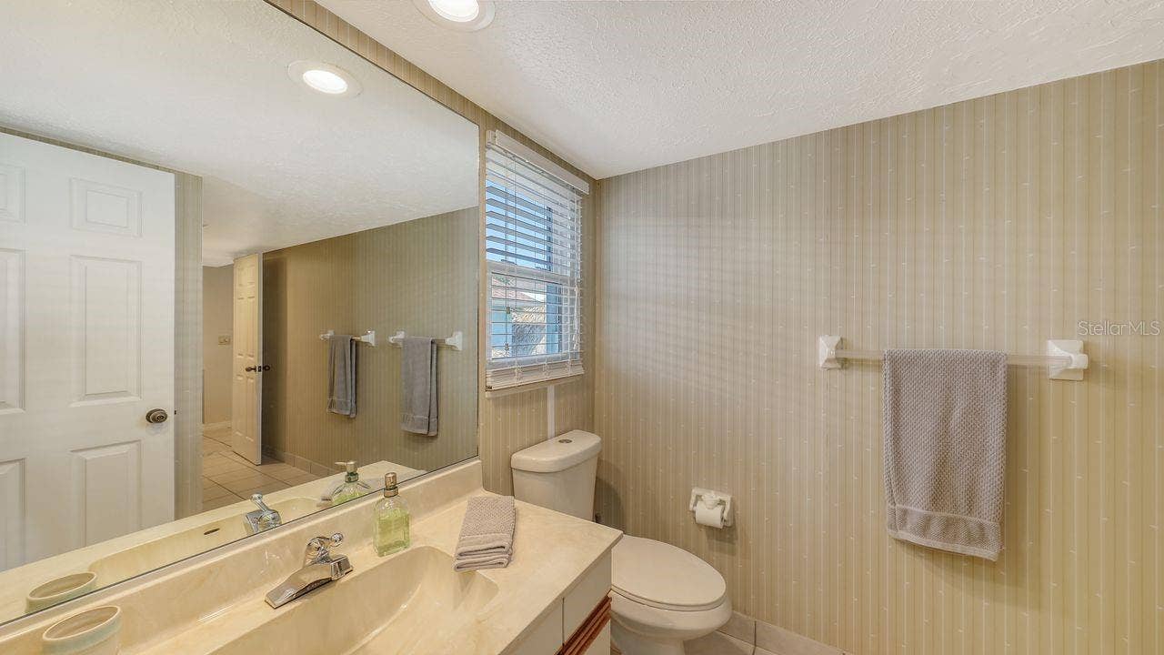 126 AVENIDA VENECCIA, Sarasota, FL 34242 126 AVENIDA VENECCIA, Sarasota, FL 34242